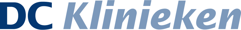 The image shows the logo of DC Klinieken with "DC" in dark blue and "Klinieken" in light blue text on a white background, situated near an area with organized parking management.